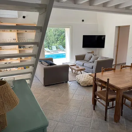 Vecchio, Calme Avec Piscine Villa Porto-Vecchio (Corsica)