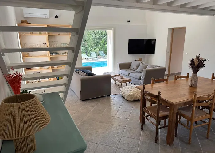 Vecchio, Calme Avec Piscine Villa Porto-Vecchio (Corsica)